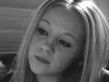 dee2bnw.jpg